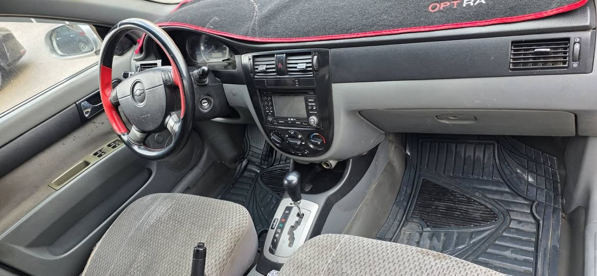 اوبترا ٢٠٠٨
بدون ضرر فقط دوسه 
بدون صبغ 
كير توماتيك 
كابون بانزين
السنويه باسمي 
السعر ٧٨وبيها مجال قليل
الاتصال 
***********
*********** موصل, نينوى
