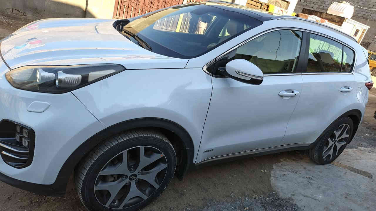 اسلام عليكم اسبورتج خليجية وكالة دولية مكفولة موديل ١٦ شكل ٢٠ فئة جي تي لاين فول واحد على واحد السعر ١٧٧ استفسار رقم *********** او ***********
