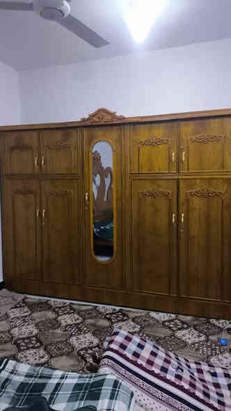 سلام عليكم شباب غرفه البيع غرفه خشابه جديده مستخدمه 3 اشهر مكاني البصره ابو الخصيب  سعر الغرفه 750 وبيها مجال رقم تلفوني ***********
