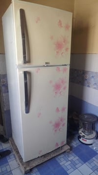 ثلاجه كبيرة • شغاله • شقق السيديه