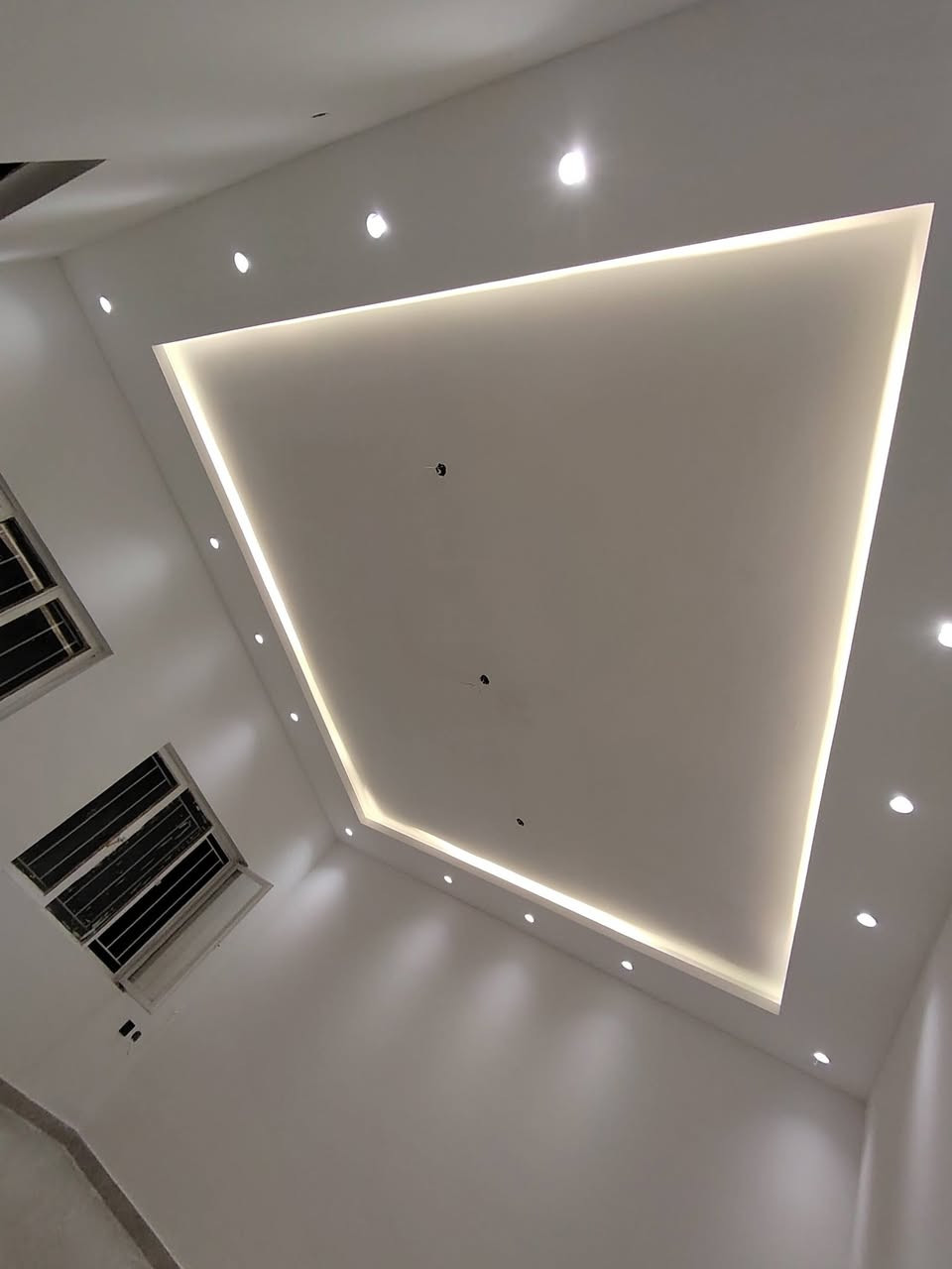 بسم الله وعلى بركة الله نشتغل ديكورات داخليه وجهات فوم تركي سيراميك شغل درجه أولى استلام مهندس أسعار مناسبة استفسار على رقم ***********
