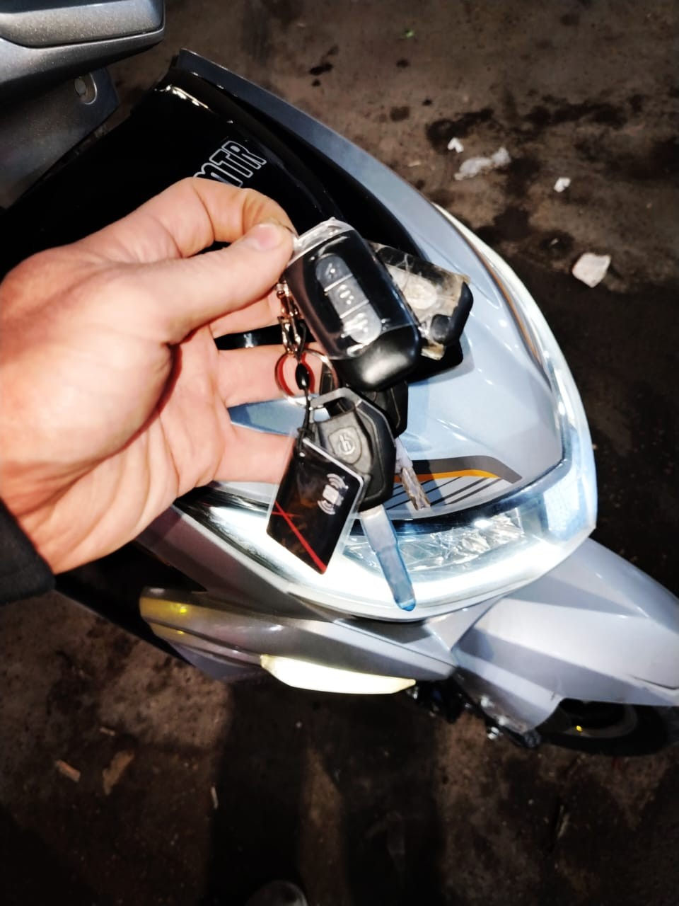 سلام عليكم (مكلف بالنشر) دراجة شحن جديدة ملف 2000
6 بطاريات حجم كبير للبيع  او مراوس بدراجة بريز  رقم صاحب الدراجة *********** بغداد الشعب
