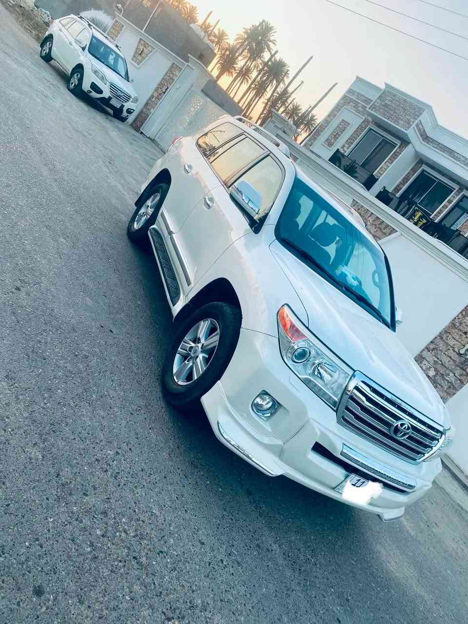 لاندكروز ٢٠١٤ بريم فول مواصفات لبريم معروفه كفاله بدون حادث بيه بارد بجاملغ الامامي الايمن وبيه كارت بسيط سياره جديدة ماشيه ١١٩ الف حقيقي كير مكينه ممفتوح جاهزه من كلشي رقم بغداد بأسمي شخصياً سعر ٣٦٠وبيه مجال مكان سياره بغداد رقم الهاتف ***********
