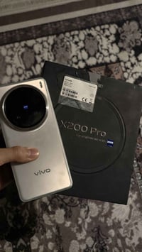 للبيع او المراوس توفر فيفو 200 برو عالمي ذاكرة 512 كامل ملحقات نظافه ف...