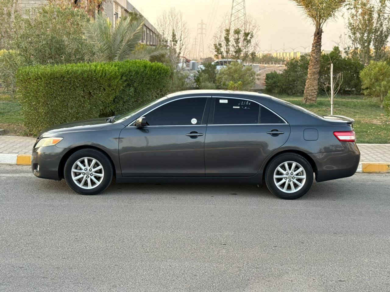 السلام عليكم كامري2010امريكي رقم سليمانيه باسمي بدون حادث بدون صبغ شبر  بالبنيد فقط السياره مكفوله من الضربة والصبغ والتبديل كير ومحرك مكفول السياره LE كشن كهرباء تحكم ستيرن مثبت سرعه نوافذ السياره حمايه اطفال السعر 122$مكان السيارة بغداد هـ***********
