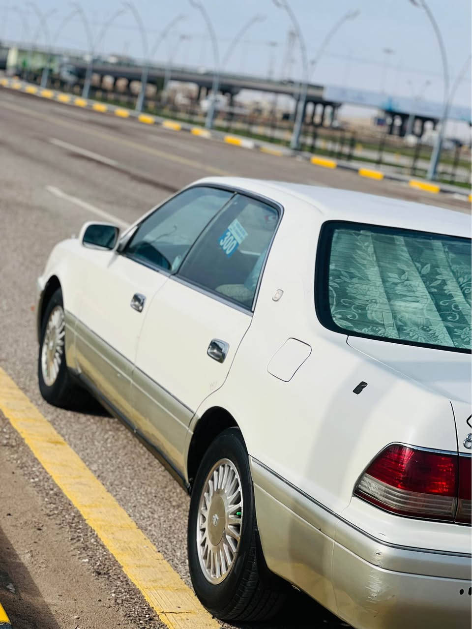 سلام عليكم سيارة كروان فلات موديل 1996 رقم بغداد الانگليزي 11F مشروع وطني لون ابيض محزم
سيارة مسستمه 
الباقي كفاله من الكص والنقل والضربة  والاصوليات والتحويل سياره داخله هزه ورقم جديد ومصفره غرامات .. محرك 2500 كير ومحرك جدد تخم تاير جديد حداديه جديده تبريد شغال مضومه جديده باتري 70 امبير 
لايت زينون 7000 واط سياره دكمتين مانع انزلاق APS شغال كهربائيات كلها شغاله مسجل مضخمات سماعات دبل اشاير لايتات 
بصمه تفتيح بيبان وتقفيل مع الصندوق يفتح على البصمه سياره نضيفه وجديده وبالواقع احله تجي وتشوف بعينك وانه بخدمتك 
سعر95 وبيها مجال قليل لشراي  
عنواني البصرة قضاء الزبير 
رقم الهاتف *********** البصرة, العراق
