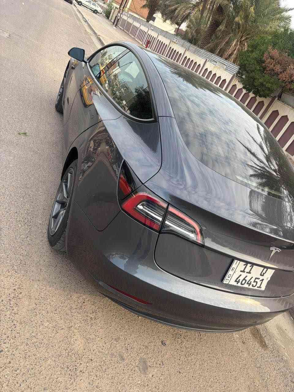 السلام عليكم 
تسلا موديل ٣ للبيع 
موديل ٢٠٢٣ لون فيلي 
مواصفات التسلا معروفه 
السياره ماشيه ٢٨ ميل 
السياره انصبغ بيهه نص جاملغ امامي ايسر
بدون ايرباك 
اون لاين
العنوان العامريه 
السعر 17 ونص 
رقم بغداد 
للتواصل *********** بغداد, العراق
