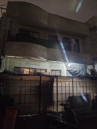 بيت  للبيع مساحة 100 يتكون لطابق الاول من استقبال حولي غرفة  مطبخ حمام...