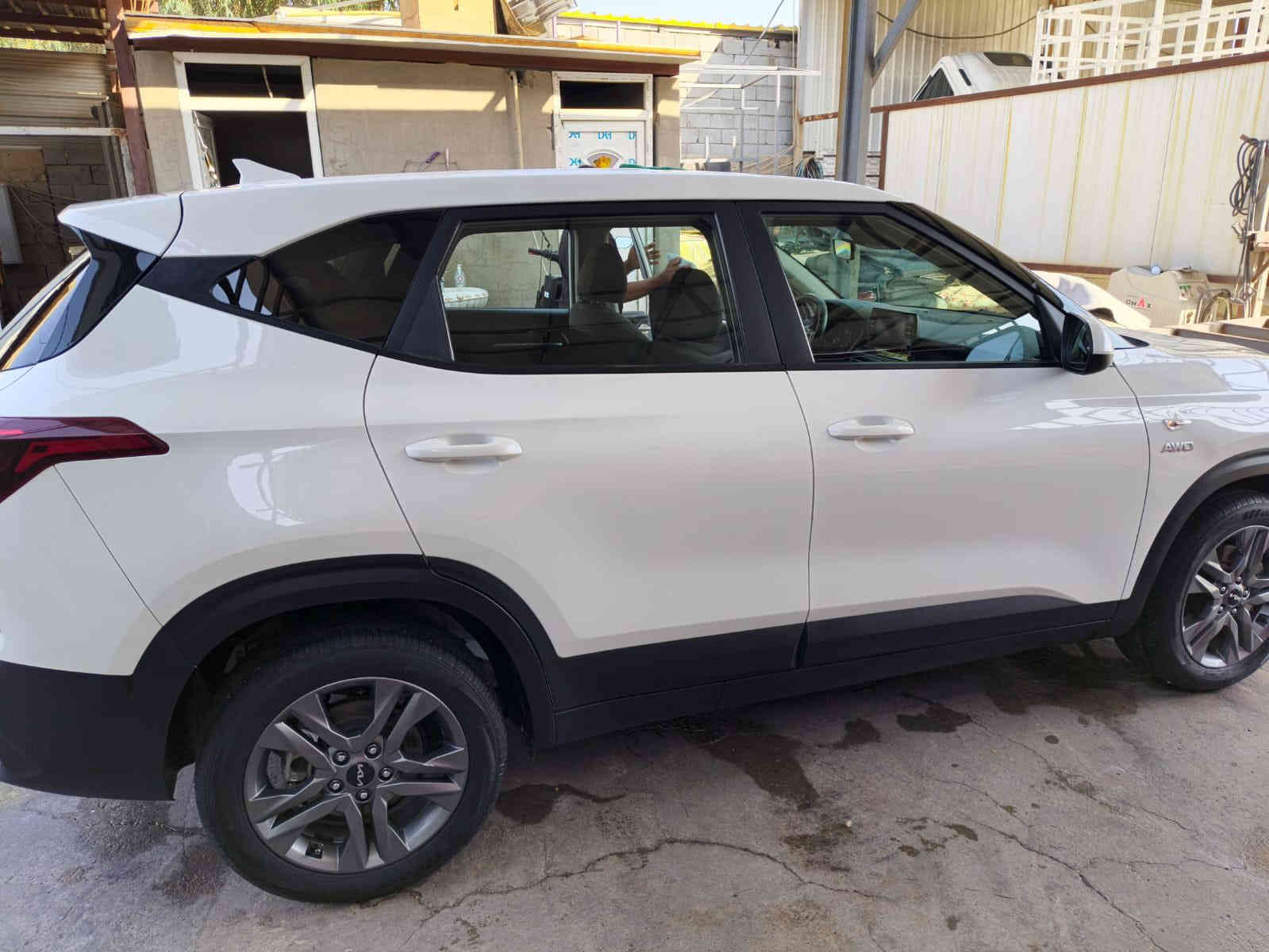 من رخصة الادمن المحترم 
سيارة كيا سيلتوز وارد امريكي بدون ضرر فقط الدعامية الامامية مبدلة نفس اللون موديل 2022 نص فول محرك 2000 سيارة جديدة حيل شرط متصرف عليها دينار 
مواصفات السيارة شاشة تاب تدعم الكار بلي 
تحكم ستيرن فور ويل تحديد مسار اوامر صوتية وبعد بيها هواي مواصفات 
رقم انبار حرة تحويل ثاني يوم 
سعره180 ورقة وبيها مجال قليل واذا اكو مراوس حسب القناعة  
مكلف بالنشر 
اذا انحب تعرف تفاصل السيارة اتصل ع صاحب السيارة على الرقم ‭0782 111 5185
