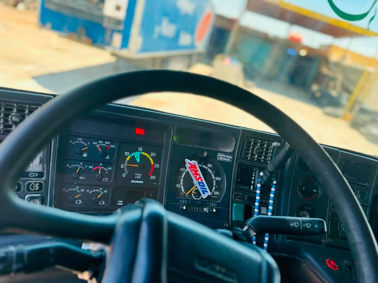 سلام عليكم سكانيه للبيع موديل 2000مكينه 8لا تنقيص ولا تبخير تخم تاير تبريد جاهز  من كلشي مكفوله كفاله عامه سعر 430بيهة شويه مجال ‭***********‬
