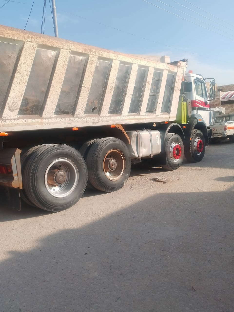 السلام عليكم البي 1998للبيع محرك 44شاصي 35كير 240مجموعه جيئف ام القيطان كاتم سياره جاهزه للعمل سياره مكفوله من الصبغ والضربه ارقام دولي مكلف بالنشر ***********
