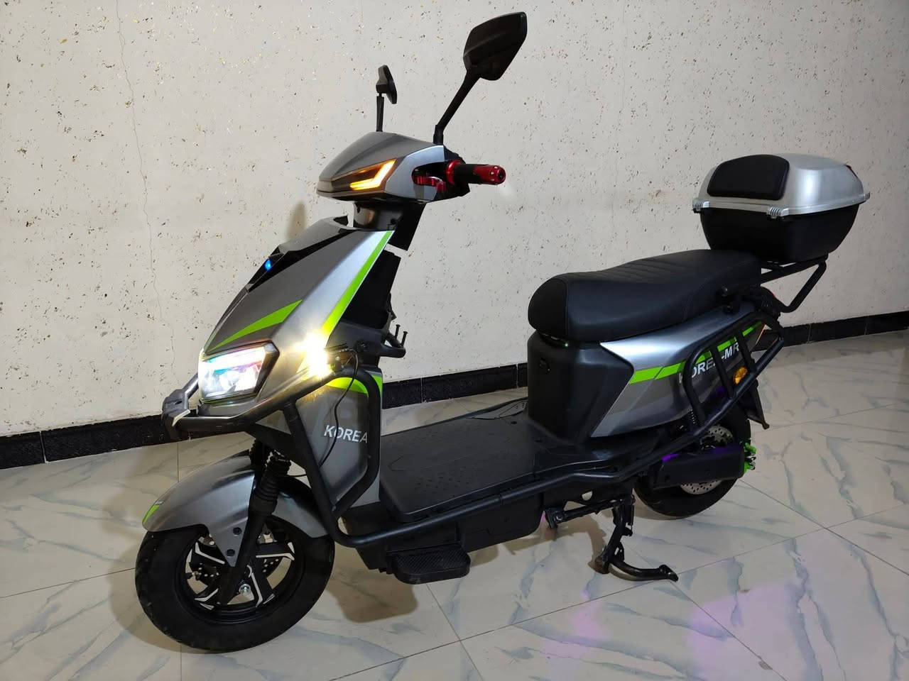 دراجه سكنس بلادي للبيع النوع كوري ام ار 6 بطاريات على الفحص دراجه نضيفه ومابيها شي
استفسار  ***********
