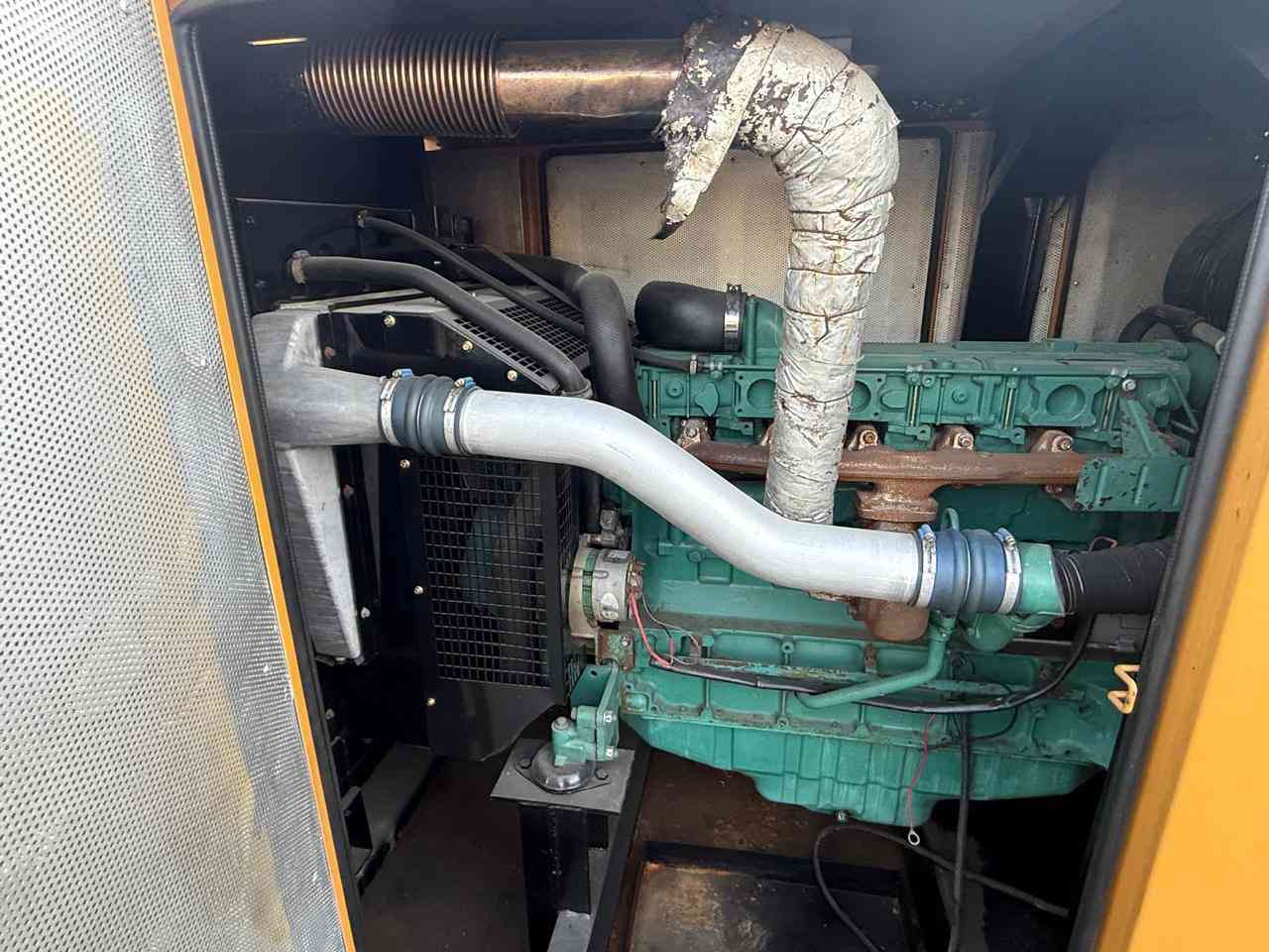 السلام عليكم 
فالفو بيتنا 6 سلندر سوبر 
‏200kva 
ساعات العمل اقل 300 ساعه 
نظام اوتو حمايه فول اوتماتيك
وضع بلاد شركة  
أربيل صناعه جنوبيه فرع الاول 
نظام اوتو حمايه فول اوتماتيك
وضع بلاد شركة  
🚚يوجد توصيل الى جميع المحافظات وبضمان🚚
🚚كياندن هةية بو هةموو شاركان بةكرينتى🚚
 للاستفسار: ابو علي 
***********
***********
***********
