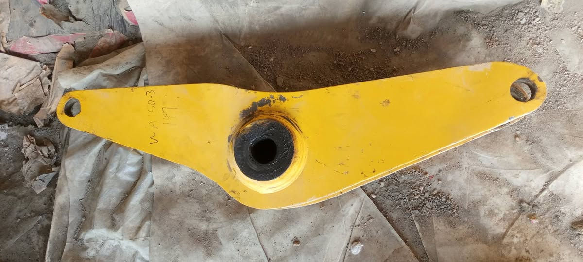 سلام عليكم للبيع لعاب كيله مالت كوماتسو حجم 100او150جديد ***********
