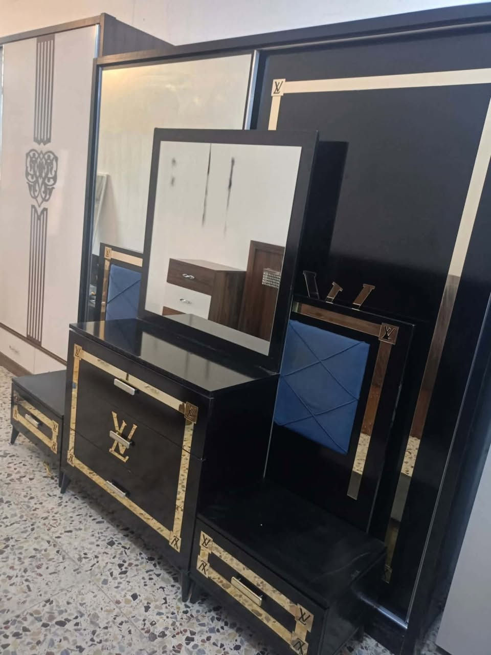 غرفة تركي 🇹🇷 مستخدام 5قطع  ✨✨
نضافه 90 💯
نظام سلايت 💖
السعر 400💖💸
مع شد🪛 ونقل 🚚  مجاني  داخل بغداد  محافظات بكروه


**إذا كنت صاحب هذا الإعلان وتريد حذفه لأي سبب، رجاءا أرسل رسالة إلى الدعم الفني**