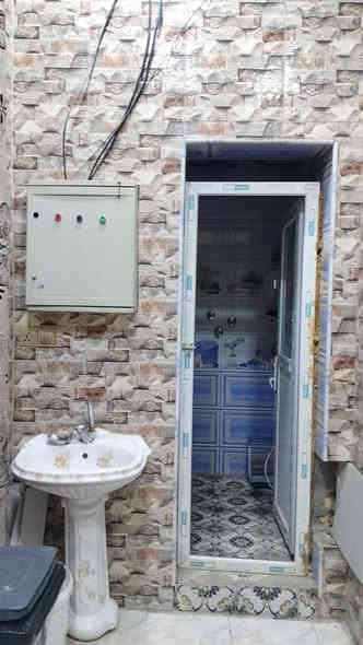 بيت  مساحة 100متر ثاني بيت عن الركن على ديوانيه ومطبخ وصاله وغرفه وحمام داخلي وخارجي ومخزن فوك العنوان حي الفداء منطقه حي الكرامه قرب شارع  ستين مطلوب سكان 25رقم الهاتف ***********
