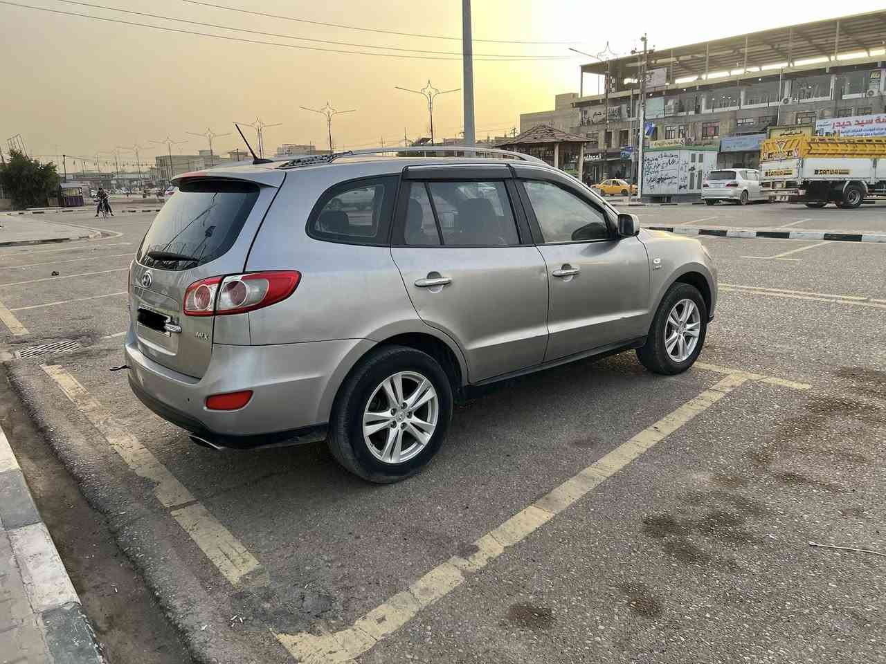 السلام عليكم 
سنتافي 2010 ادوات 
گاز گصه جنطه شغل درجه اولى 
متومه ارقام وسنويه وبيه حصه بكل المحافضات 
الحداديه 100‎%‎ 
گير ومحرك مكفولات على وضع الشركه 
تبريد تدفئه 3 قطع 
7 راكب 
تخم تاير جديد هسه شاده 
فول مواصفات 
فتحه 
كشنات جلد + تدفئه 
وباقي المواصفات معروفه 
مكان السياره : ميسان 
السعر : 50 
رقم الهاتف : ***********
