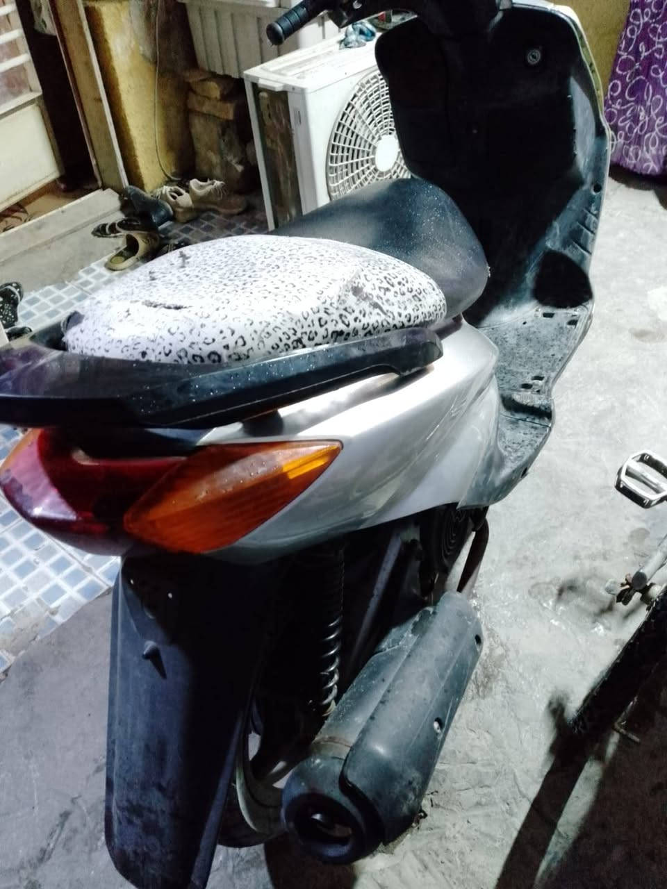 سلام عليكم
سكنز نثية ياباني 110 حساس ستاند
دراجة محرك بلادي لا صوت لا نضوح لا تبخير ناعمة وحلوة سلف وهندر بكل وقت كلشي شغال بيهة نزاقصهة ترايش فقط عنوان البياع سعر وتفاصيل ع رقم او خاص ***********
