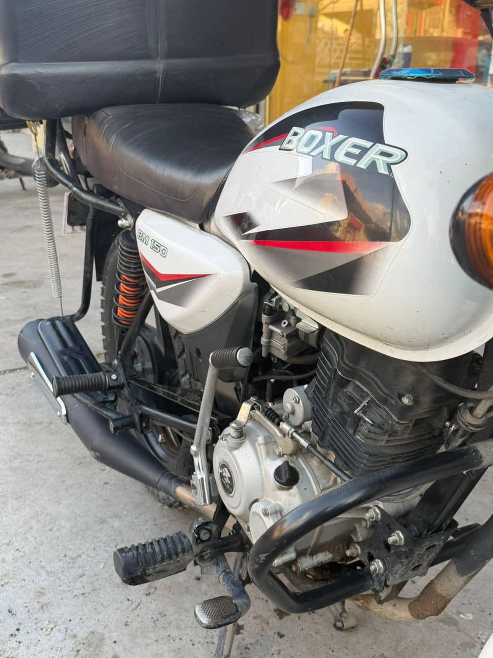 السلام عليكم اخوتي
بوكسر 
2023 نازله 2025 شهر الرابع 
رقم ديالى انكيلزي تحويل ثاني يوم 
دراجه نضيفه وحلوه مكينه خير من الله 
دهن كل 10ايام 
ما مبدل بيها برغي كلها ع وضع الشركه 
ماشيها 25 
الصندوك كيفك تريد تاخذه تريد لا كيفك
مكان الدراجه بغداد الاعضميه شارع سهام
السعر 2600 وبيها مجال للطيبين والشراي وع راسي  أترجاك لا تكسر بحلال العالم 
***********
