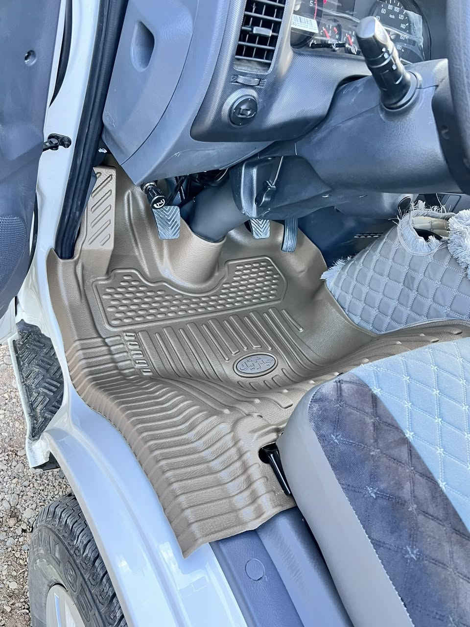 ارضيات روزلاين كيا بنكو3 لكافة الموديلات 
_______________________________
الادوات الاحتياطيةKIA ⚙️🛠️
متوفر توصيل 🚚 جميع المحافضات 
للحجز والاستفسار (***********)واتساب📞☎️
