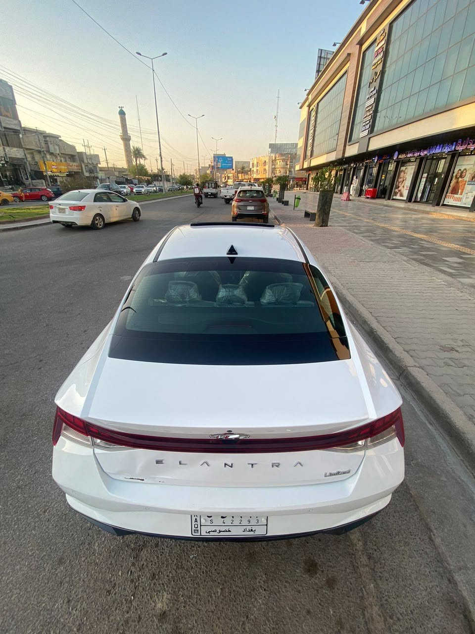 النترا 2022 لمتد وارد امريكي
 رقم بغداد تحويل مباشر 
بدون دواخل رافق صور حادث 
 ماشيه 68 mil فقط 
 مواصفات لميتد limited
١-بصمة تشغيل 
بصمه صندوك
تشغيل عن بعد
٢-فتحة سقف ( سلايد روف ) 
٣-محرك 2000 Doch دوش المرغوب 
شرط لا صرف ولا نفخ ولا مفتوح
شرط بانزين عادي بدون دفانز
٤-كاميره امامية خلفية دوارة
٥-رادارات 360 درجة ( امامي جانبي خلفي ) تمنع التصادم الامامي والجانبي والخلفي
٦-التحذير عند فتح الباب 
٧-تحكمات ستيرن 4 جهات 
٨-دشبول شاشة 4 وضعيات للعدادات
٩- 3 وضعيات قيادة ( عادي سبورت ذكي ) 
١٠- مثبت سرعة ذكي ( التحذير عند مغادرة المسار )
‏١١-Auto Hold التوقف لفترات قصيرة
١٢-الهاند بريك بصمة
١٣-شاشة بلازمة حجم كبير لمس تدعم نظام الابل كار بلي والاندرويد اوتو بدون كيبل يربط التلفون واير ليس و GPS  
١٤-شحن واير ليس 
١٥-ويل كب ١٧ مميز 
١٦-نظام الصوت Bose عدد السماعات 8 
١٧-تشغيل عن بعُد 
١٨-المراية الجانبية كهرباء اشاير بالمري 
١٩-اضواء ترحيب عند الاقتراب 
٢٠-لايت لد 3عدسات وسكنات لد 
٢١-كشنات جلد السايق كهرباء 
٢٢-نقطة عمياء
٢٣-تدفئة بالكشنات
٢٤- لد متغير الالوان 12 لون على طول الدشبول
٢٥- كير اوتماتيك و S وعادي ٨ نمر
٢٦-تحديد مسار وقيادة الية والسياقة على خطوط الشارع في حال الاجتياز تنبهك
٢٧- مانع انزلاق ومانع تصادم
مكانها بغداد حي العامل 
السعر 133$
***********
