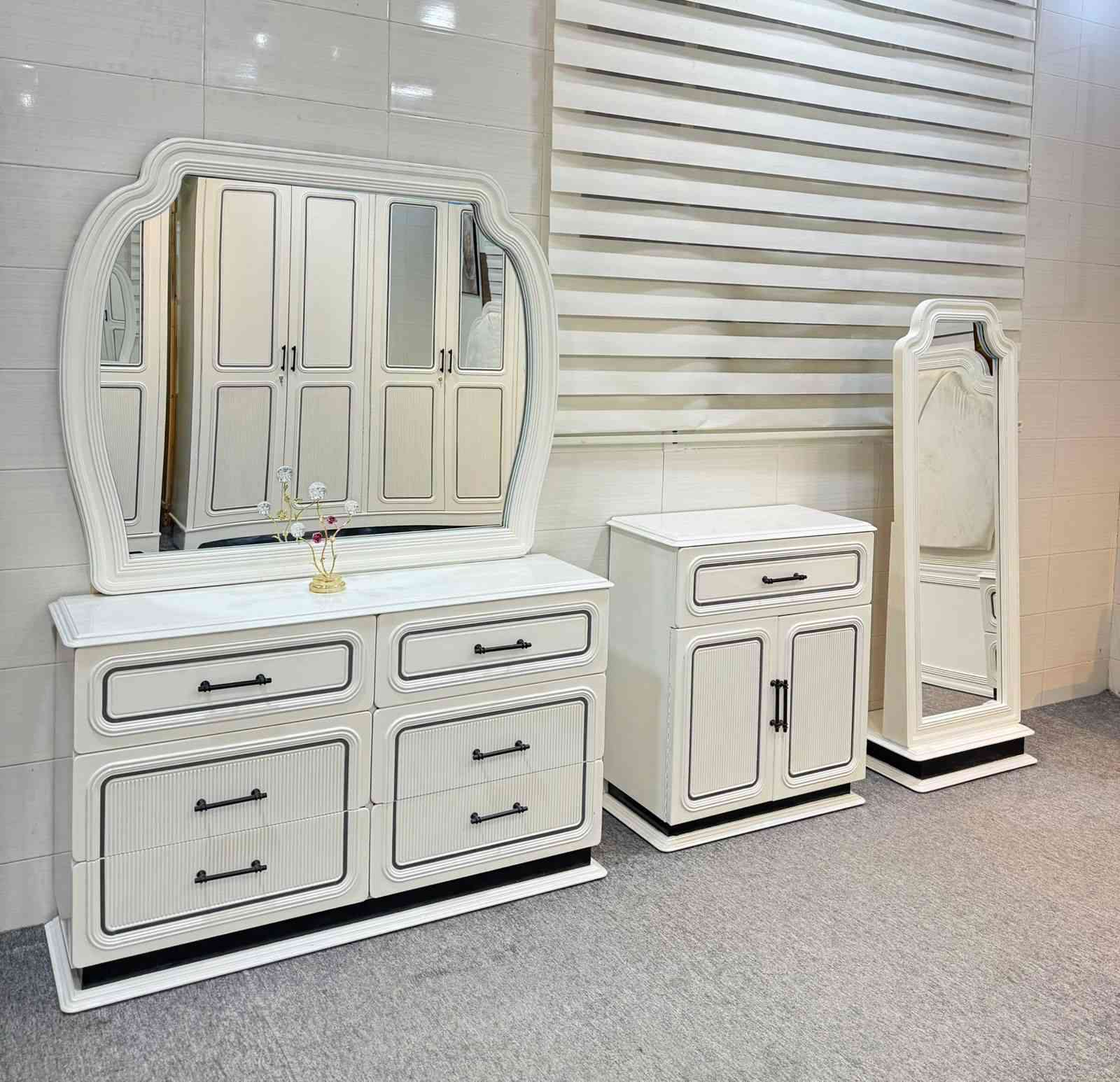 إحنا نؤمن إن الصناعة العراقية عنوان للجودة والقوة والتحمل 
وشغلنا أكبر دليل — متانة.. أناقة.. وفخامة تليق بذوقك الراقي.
موديل توليب 
 السعر؟؟  مليونين و900 شامل اجور النقل والشد لجميع المحافظات 
 للطلب والاستفسار واتساب: ***********
لا نتعامل بالتقليد نهائياً — ثقتكم مسؤوليتنا 🌟
