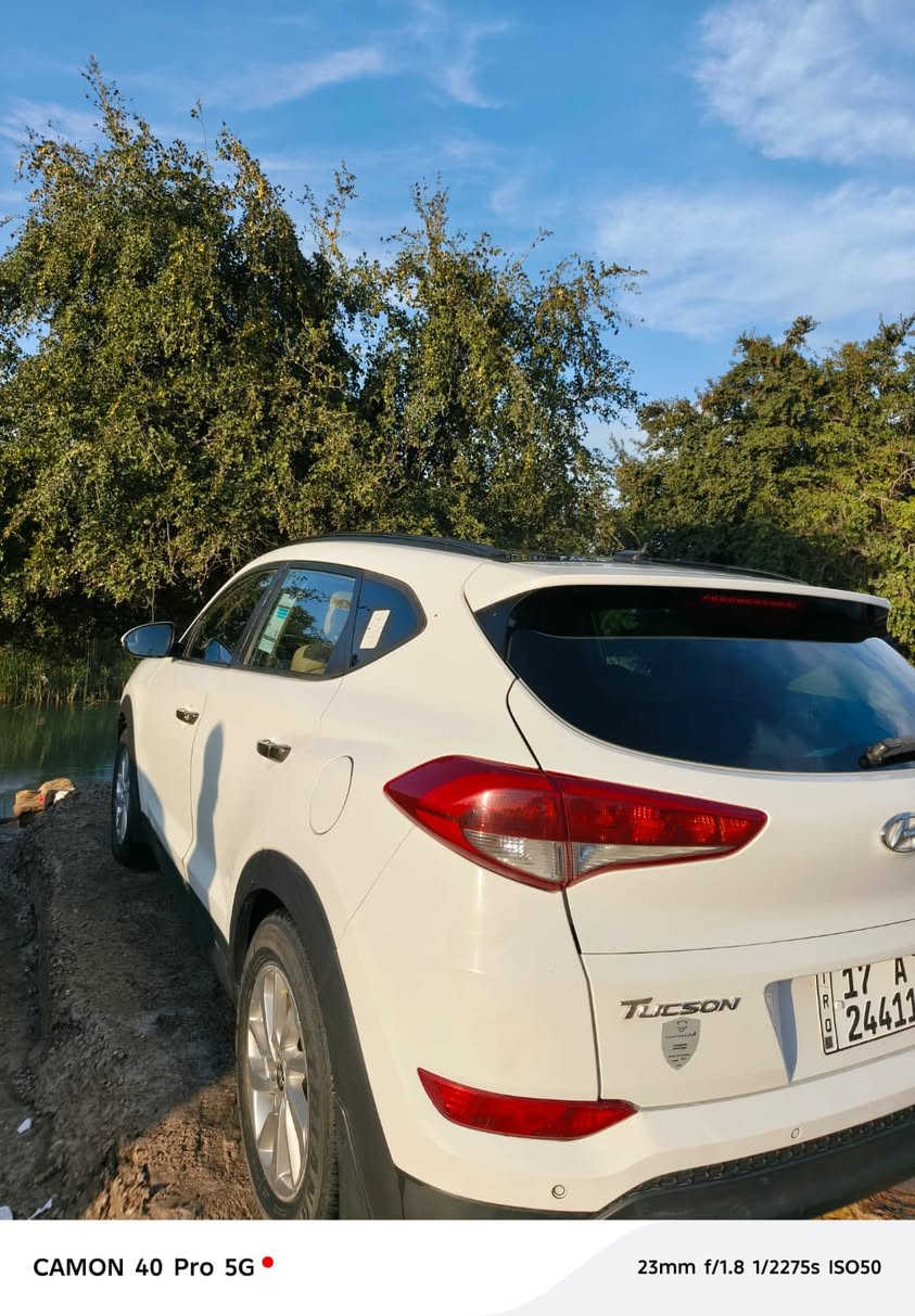 السلام عليكم 
توكسان 2016 خليجي رقم مثني إنكليزي مواصفات بانوراما كشنات جلد تحكمات السياره بيها قطعتين صبغ الجاملغ الأيسر و البنيد تبريد ثلج تايرات وباتري جديد ماتخسر عليها اي شي مكانها ديوانية السعر 160 ورقه وبيها مجال تلفون ***********
