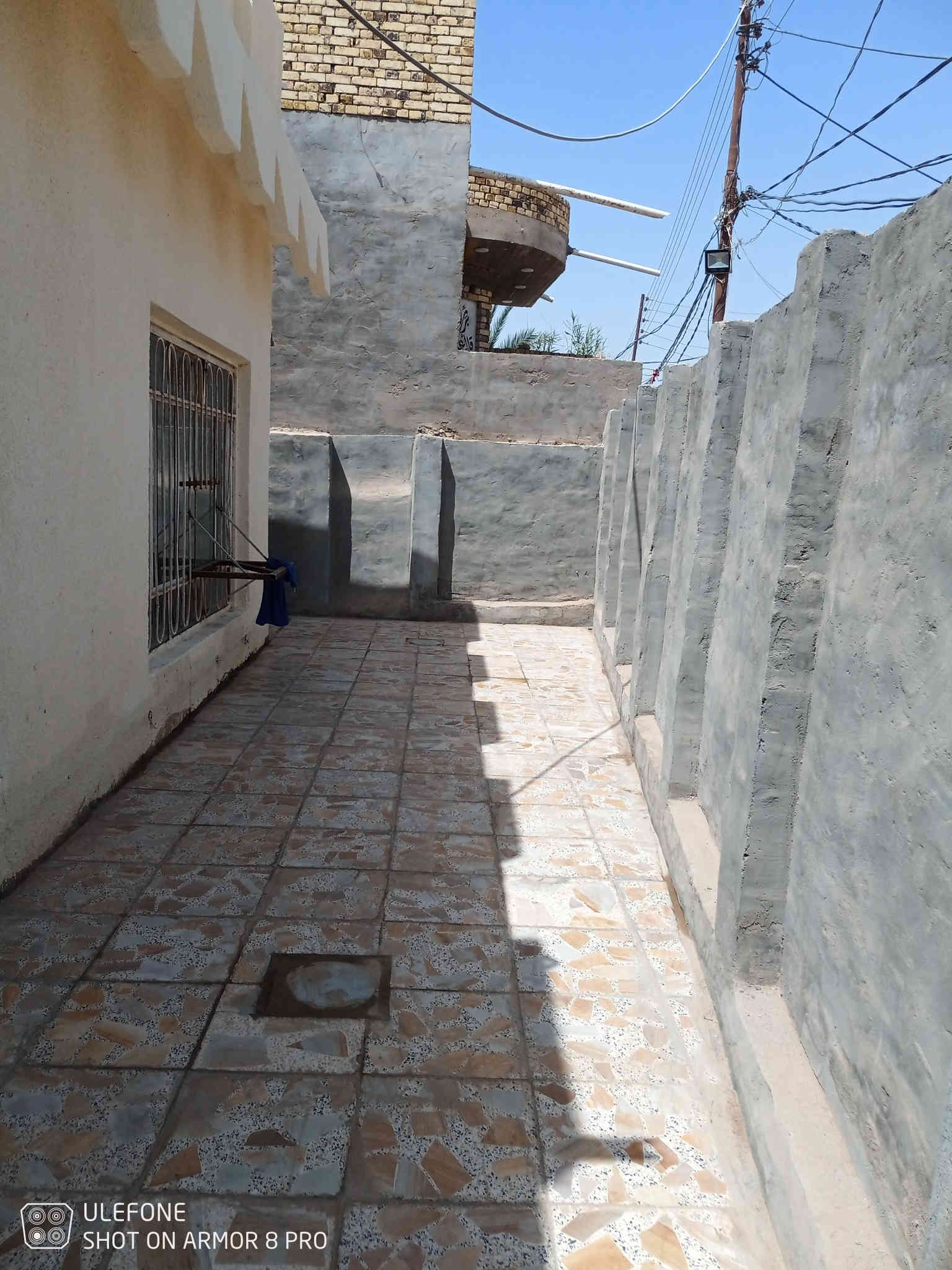 دار معروض للبيع مالك صرف ديوانية سنية الشارع التجاري قرب الدفاع المدني بداية الحي العسكري مساحة البيت 260 متر يقع على استقبال وهول وصاله وغرفتين وحمام ومطبخ وصحيات داخلية وخارجية مع ممر حول البيت ***********
