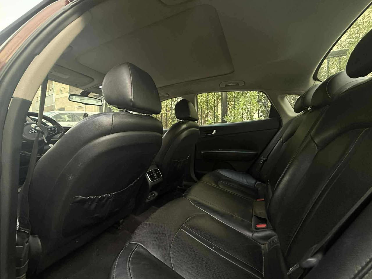 للبيع | كيا أوبتما EX موديل 2016
إذا تبحث عن سيارة تجمع بين الراحة، الاعتمادية، والشكل الأنيق فهذه هي الخيار المناسب لك.

سيارة معروفة بقوتها على الطريق ونعومتها في القيادة، مناسبة للاستخدام اليومي داخل المدينة والسفر الطويل بدون تعب.

 Kia Optima EX 2016
محرك اقتصادي بالأداء واستهلاك وقود ممتاز
ناقل حركة أوتوماتيك سلس
داخلية واسعة ومريحة مع خامات جيدة
شاشة معلومات، بلوتوث، نظام صوتي ممتاز
تحكم بالمقود، مثبت سرعة
مكيف قوي وفعال
أنظمة أمان (ABS – Airbags – ثبات إلكتروني)
ثبات عالي على الطريق وراحة في السفر
تصميم خارجي أنيق وملفت

السيارة بحالة جيدة جداً، استخدام شخصي، جاهزة للفحص، ولا تحتاج أي مصروف.

للاستفسار والتواصل خاص أو اتصال
على رقمي ***********
