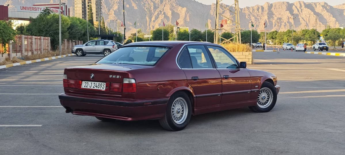 سلام عليكم 
BMW525i🚀

کیر اوتو💯
فتحه سقف🪽
تبريد🥶
صبغ عام جماليه🟥
عليه غرفه حلوه و مرتبه💫
كل شي بيه جديد قطعه قديمه متلكه⚡
تایرات نضيفه .🛞
بجم عريض🏎️
سیاره حلوه و مرتبه ما بيه اي نقص شراي خابرني بيك خير و تدلل📞
***********💬
