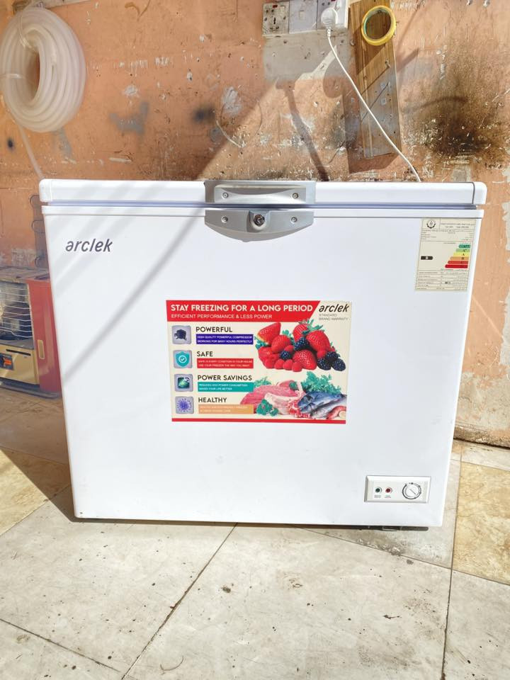 إسلام عليكم مجمده شغاله بشرط كل عيب مابيها تجميد فول نوعيه أرجلك نظافه 100٪؜ (12.قدم) السعر 150 الشراي يتصل على الرقم ***********
