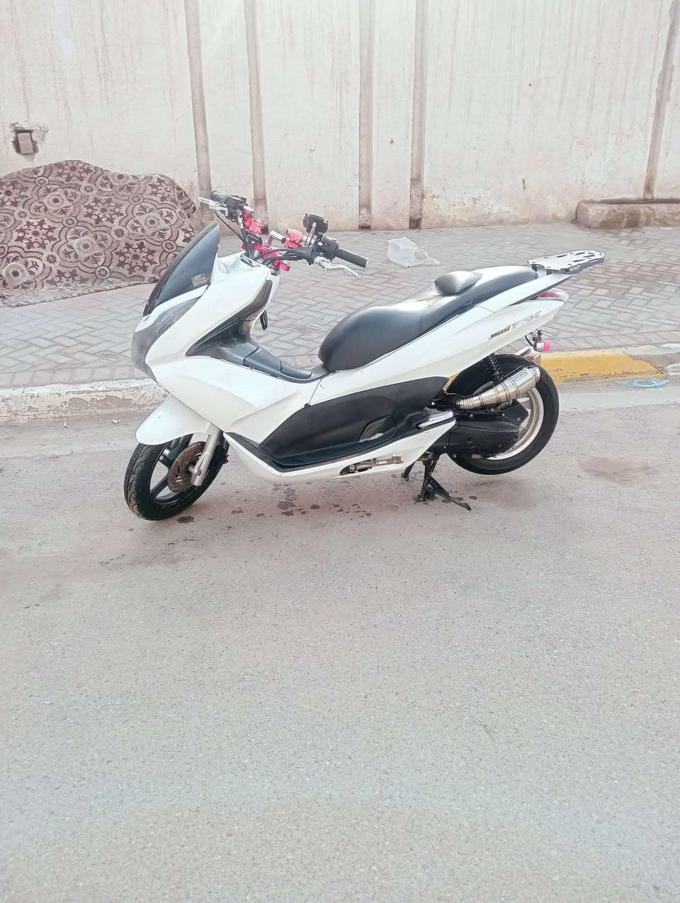 سلام عليكم. جيل الاول مزودد. دراجه كلي حلوو لبيع مكاني جميله. سعر 1350وبيهه مجال. ***********
