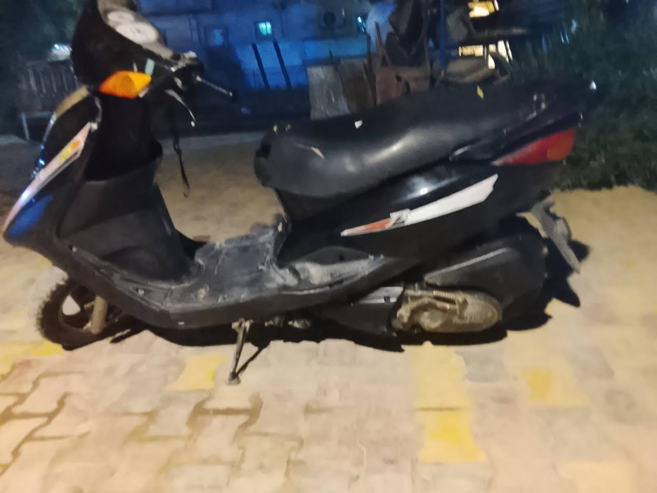 سلام عليكم دراجه بريز نضيفه كفراته كهرباياته كله شغاله مكينه شويه خشونه بيه بس لا تبخير ولا تنقيص سعر 300 عنوان الشعب ***********
