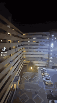 للبيع 100م طابق 7 / A7 مدفوعة الثمن  عماره مفتوحه  07715449022