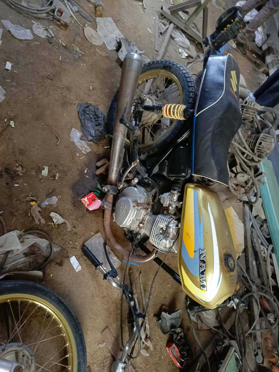 سلام عليكم للبيع مديل 21كلك مكبنه راببدوو مبدل كور 
قيم وخذ بل يرضاا الله الدراجه بيع عله حادثه ابيعك مكينه وشاصي كفاله عوزه بس سدر مايكلف 35يمكن لو اقل مكاني سوك الشيوخ حي الجوادين ***********
