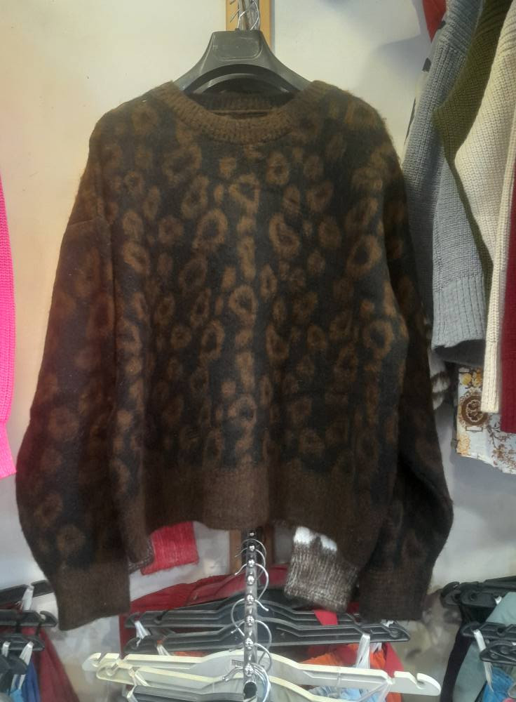 ازياء السرمد شارع النهر عمارة الدفتر دار قريب الشط بادارة حجي عاصم  يوجد جمله ومفرد التواصل على الهاتف *********** ....نوع القماش موهير
