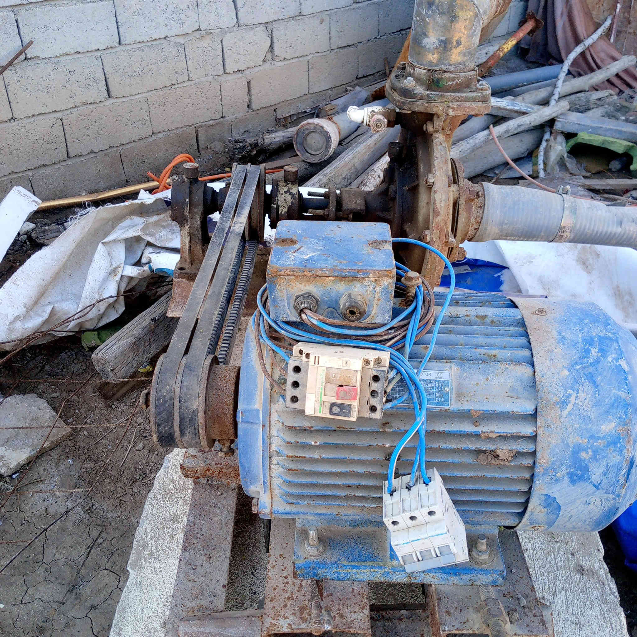 السلام عليكم ماطور ابو الاربعه 10 حصان تريفيز ثلاث خطوط حار شغال على الفحص مكاني بغداد المدائن مشروع الوحده سلمان باك السعر خاص ***********
