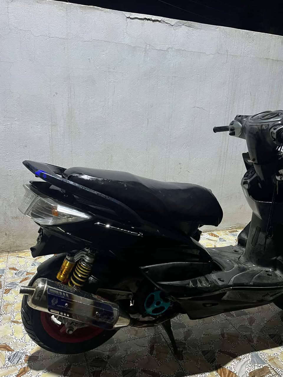 سلام عليكم دراجه سكنس فحل دراجه ٥٨و نص كفرات كاملة حتى الكصه ول سبعة كلهة كاملة 
تزويد
صالنصه
دبلات خلفية
صدر امامي
واقية كاربون فايبر 
قبق فلاوين
...السعر ٦٥٠ و بيهة مجال 
مكاني بغداد الجزيرة السياحية 
الرقم ***********
