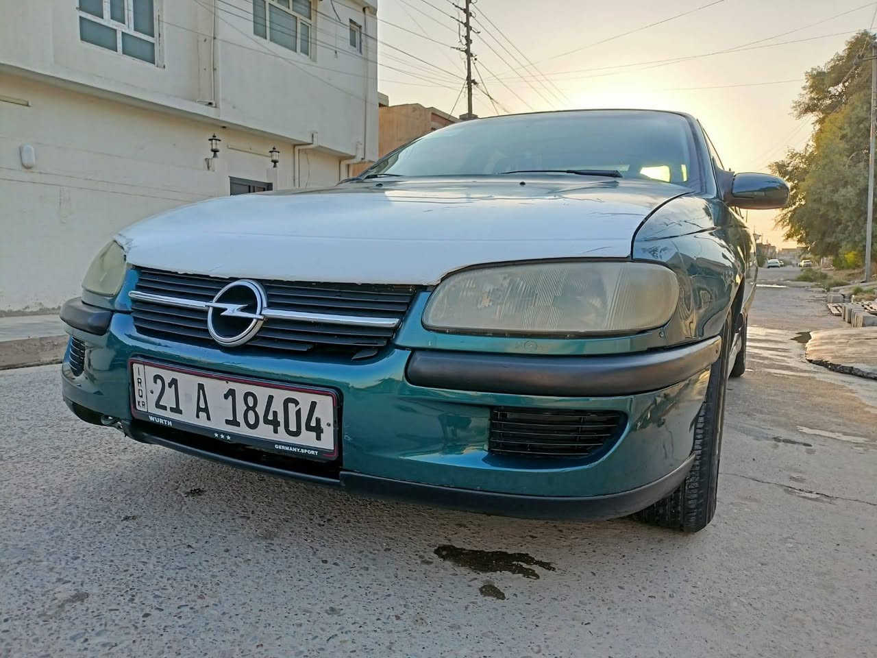 سلام عليكم 
سياره اوبل بزون (كاميش) 
موديل 1998
محرك قبغ اسود المرغوب 
كير اوتو ماتيك 
لون زيتوني فاتح 
ما بيها لا صبغ ولا ضربه 
فقط طخه خفيفه ما مصلحه بالجاملغ خلفي 
صدر امامي قبل سبوعين 250الف ذاب عليه كلشي مبدل 
اكسل جديد 
كهربائيات كلها شغالع 
لايتات زنون 
محرك بي بدايه خيط بخار 
دواخل نضافه 80٪
سنويه نهايه 2027
مكان سياره كركوك 
للستفسار
 *********** كركوك, العراق
