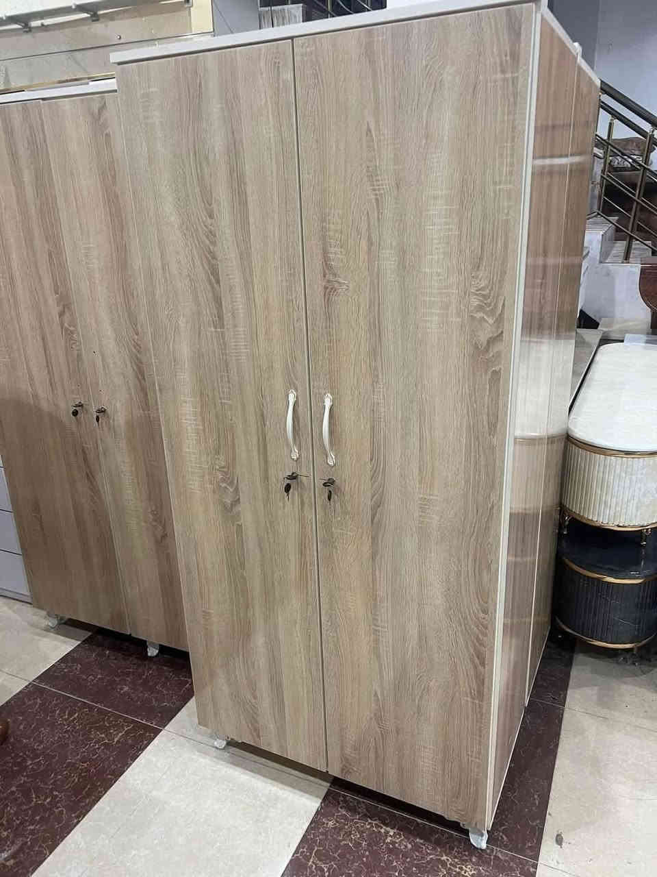 معرض صلاح آلدين للأثاث المنزلي للجمله والمفرد 
وصول وجبه جديده 
كنتور تركي 2باب 3باب مع ميز تواليت وبوفيه فراش 
خشب Mdf بلوك شغل موصل درجه اولى. 
***********
العنوان تكريت الزهور مقابل كليه تربيه البنآت مجاور تانكي المآء قرب غصن الزيتون وتساب ***********
