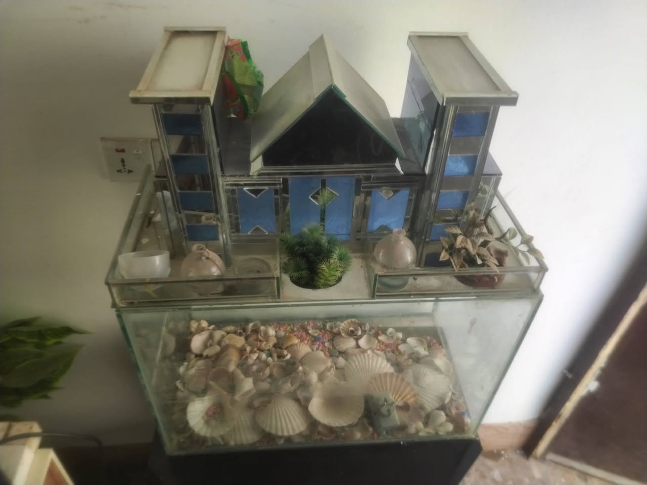 السلام عليكم حوض سمك مع قاعدة ب 70 بدون قاعدة 50وبيه مجال يحتوي عل زينة اسماك وحوض سليم مابيه لازرف ولا شخط 🐟🐠🐡🐚🪸 للتواصل مازنجر وذا عل رقم *********** وشكرا
