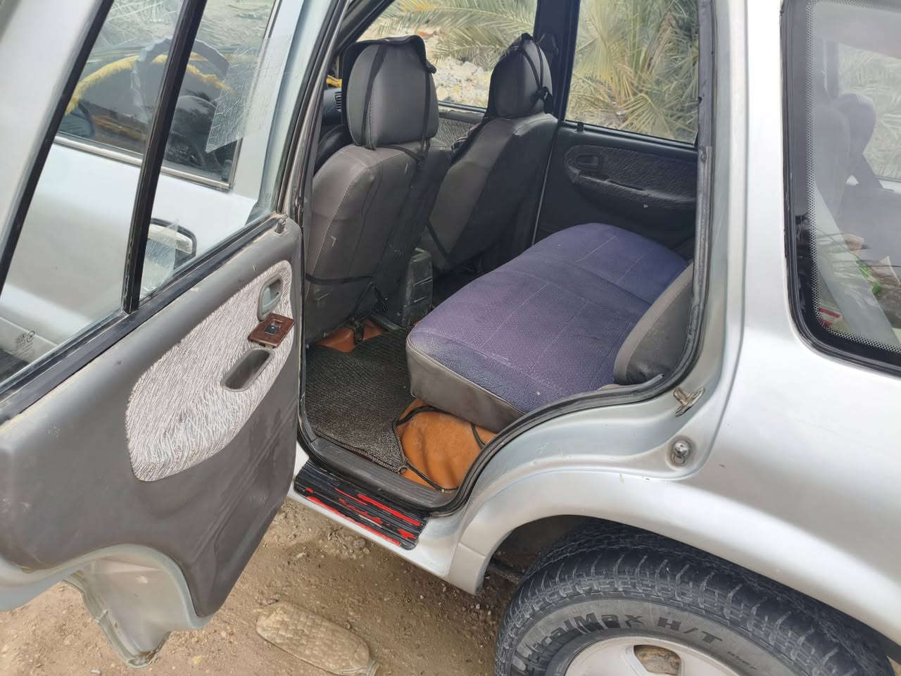 السلام عليكم
كيا سبورتج موديل 95 رقم بغداد 
دفع رباعي فور ويل 
مكينة مفتوح كير اوتوماتيك 
كهربائيات السيارة جاهزة وكل شي شغال 
حدادية 80% تخم تاير الجام كهربائي 
السيارة جاهزة من كل شي أن شاء الله 
السعر 45 مع مجال بسيط / أو مراوس حسب القناعة 
*********** للتواصل
