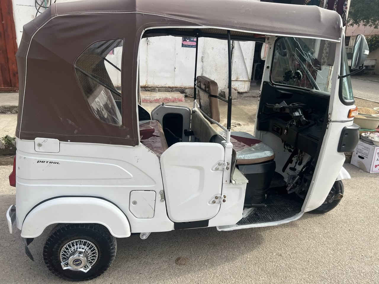 السلام عليكم تكتك موديل 21 شهر 11 تكتك خير من الله لاتنقيص ولا تبخير بس الدوسه يم الجاملغات تكتك رقم وسنويه 
السعر 7600 بيهه مجال للشراي مكان ديالى هبهب 
الهاتف ***********
