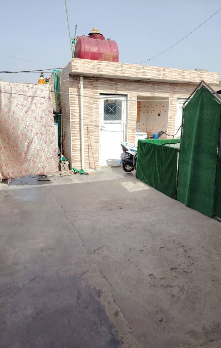 الـسلام عـليكم
بيت للبيع،،مساحه105م

 يحتوي على غرفه نوم مع صاله مع صحيات الموقع بغداد حي السلام 
شارع المستشفى الفضيلية العام الجديد 
مجاور مركز شرطه الخنساء

ملاحضه المنطقه تابع دائرة بلدية بغداد الجديدة مشمول بالتمليك فول خدمات تبليط مقرنص ماء مجاري كهرباء انترنت السعر الاستفسار على واتساب او تصال عله الرقم ***********
