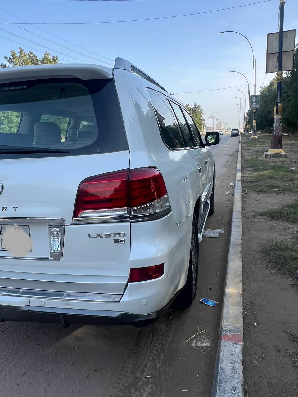 ماشاء الله تبارك الرحمن 🧿 
للبيع لكزز 2014 بريم اصل 

السياره بيه صبغ ٤قطع ابيع احزام
فول مواصفات 1/1 داخل بيجي 🤎
1-سلايت روف 
2- بصمة ابواب +بصمة تشغيل 
3-تشغيل عن بعد 
4- حساس امامي خلفي 
5-لد امامي خلفي 
6- منضومت زنون اصلي 
7 -دشبول ليزري
8-كروز سرعه 
9- رادار امامي +تحديد مسار 
10- كشنات جلد 
11-جكات  
١٢ثلاجه
13 جنطه شفط           ماشيه ١١٣ الف
14- محرك V8/570
15-تحكمات استيرن 
16- استيرن كهرباء 
17- خمس كامرات 
18- سبعه راكب 
19- ثلاث قطع تبريد  وبعد بيه مواصفات ما ذاكرهن و السياره جديده بمعنه الكلمه بيع او مراوس مكان السياره كربلاء المقدسة للاستفسار الاتصال على الرقم ‭٠٧٨٢ ٨٤٩ ١٨٥٠‬
*********** 
بلتوفيق للجميع 🧿
