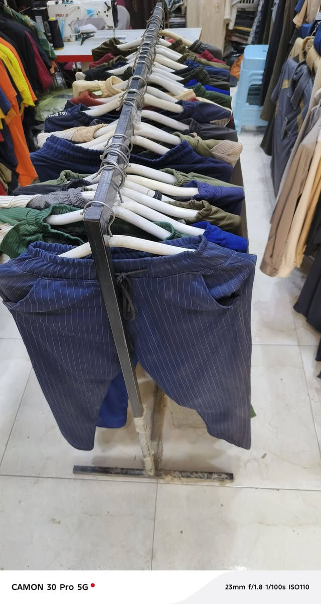 اسلام عليكم شروت ملابس  
‏للبيع جديد تصفية قسم من الملابس  
‏بدي               عدد                          112  
‏بدي مفتوح بدون كيس  عدد             116
‏بنطرون مشكل قياسات 29 30 32   عدد   39
‏قميص مشكل            عدد              27
‏بجامه + برمودا        عدد              50
‏شفقة رأس               عدد            140
‏شلعه كاملة + ستان ملابس + ستان تعليك
‏سعر الشلعه مع الستانات  800 ألف 
‏بدون الستانات 750 الف
‏كربلاء حي العباس فرع الثالث 
‏قرب مكتبة نور الزهراء 
‏للاستفسار ***********
