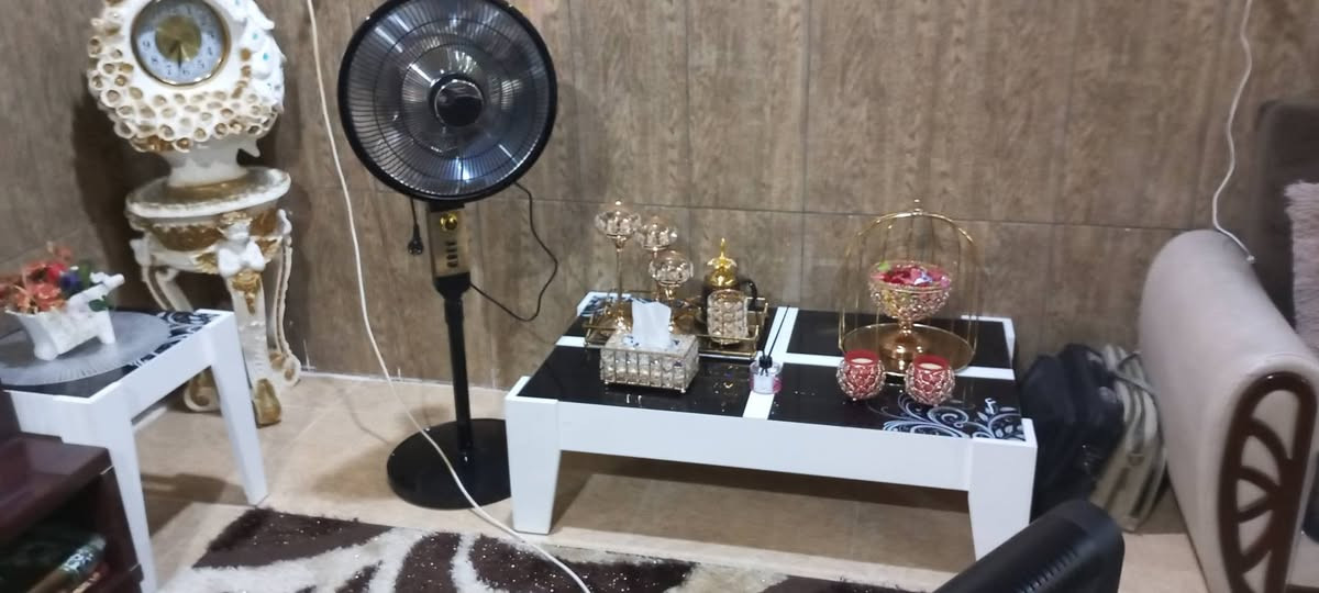 طخم قنفات يتحول سرير نوم وقاصة ..مع سيت طبلات ..تركي مع ميز  وسطي 850الف ..للتواصل خانقين ..***********
