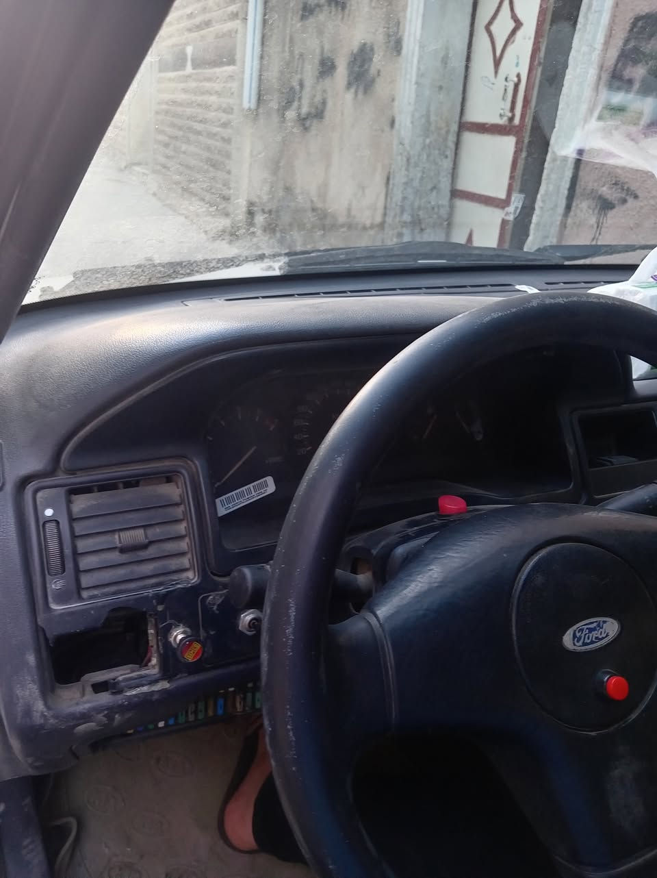 السلام عليكم
سيارة فورت سكورت رقم انكليزي باسمي
محرك جيد  كير جيد  طخم امامي جيد
خلفي نص عمر
تايرات  جيدة
هزة غير منتهية
للبيع ٢٠ $
للاستفسار الاتصال على
*********** كورك
*********** اسيا
