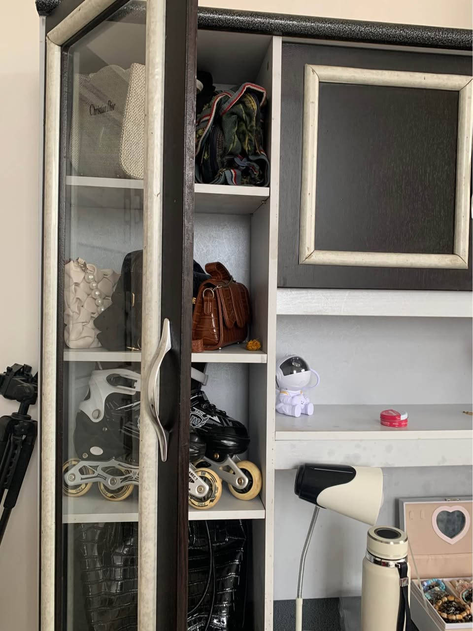 كاونتر خشب عملي وأنيق
بيه رفوف + أدراج + أبواب تخزين
يصلح للمطبخ أو الغرفة أو صالون تجميل
حجمه كبير ويوفر مساحة تخزين ممتازة
حالته جيدة جدًا
سبب البيع: عدم الحاجة
السعر: 250 ألف قابل للتفاوض
الموقع: بابل حلة, بابل


**إذا كنت صاحب هذا الإعلان وتريد حذفه لأي سبب، رجاءا أرسل رسالة إلى الدعم الفني**