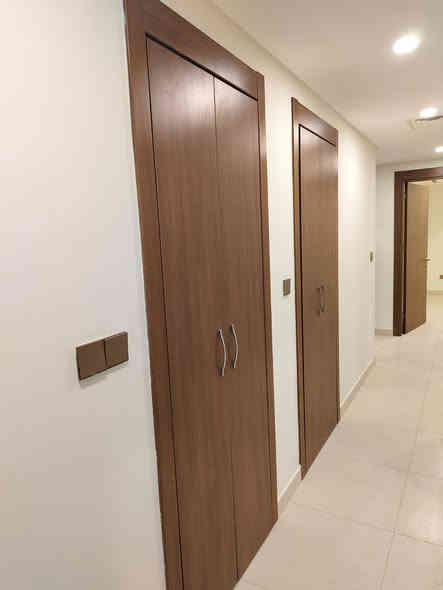 سلام عليكم 
شقة للايجار في مجمع البروج بناية الهدير A
مساحة الشقة 154 
واجهه مطار 
غرفتين نوم واحده ماستر
3 حمامات 
صالة 
مطبخ مجهز 
تبريد مركزي 
الايجار الشهري 900 دولار
الايجار السنوي 850 دولار

الشقة بدون وسيط فقط عند العقد في شركة البروج اجور العقد
للتواصل ***********
